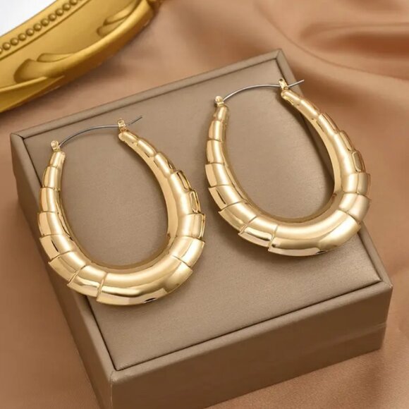 14K Gold Womens Large Chunky Oval Hoop | Mercari 14K Gold Womens Large Chunky Oval Hoop Earrings Ladies 14 K Silver Hoops Jewelry